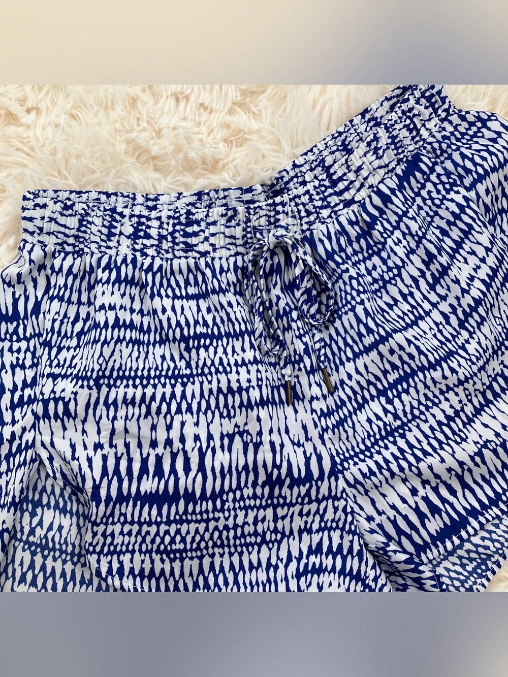 H&M Women’s Patterned Shorts - Picture 2 of 9